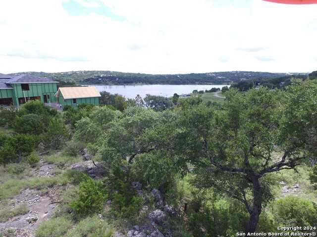 photo 2: 1516 ENSENADA DR, Canyon Lake TX 78133