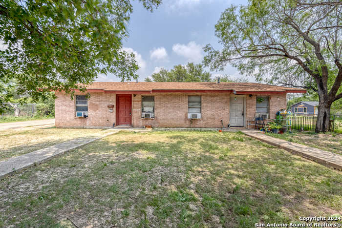 photo 1: 124 E CARDWELL ST, Uvalde TX 78801