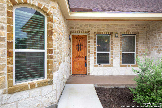 photo 3: 254 Saddle Horn, Bandera TX 78003