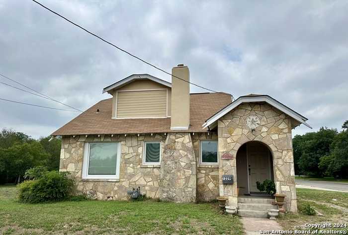 photo 2: 1229 N Park St, Uvalde TX 78801