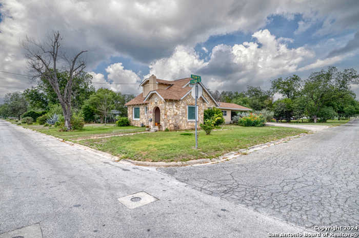 photo 35: 1229 N Park St, Uvalde TX 78801