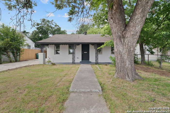 photo 2: 1627 W MARIPOSA DR, San Antonio TX 78201