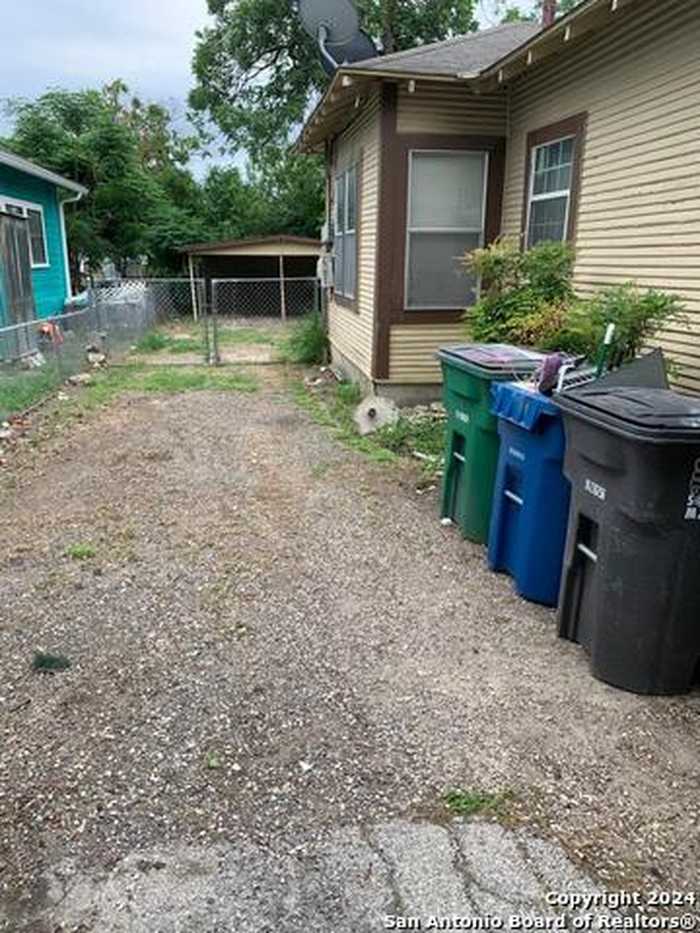 photo 2: 2122 CINCINNATI AVE, San Antonio TX 78228