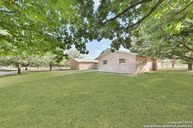 photo 3: 415 HAM LN, Uvalde TX 78801