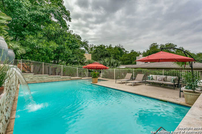 photo 2: 114 WYANOKE DR, San Antonio TX 78209