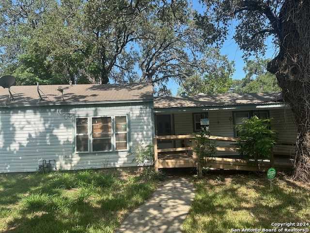 photo 1: 711 BURMEISTER ST, Pleasanton TX 78064