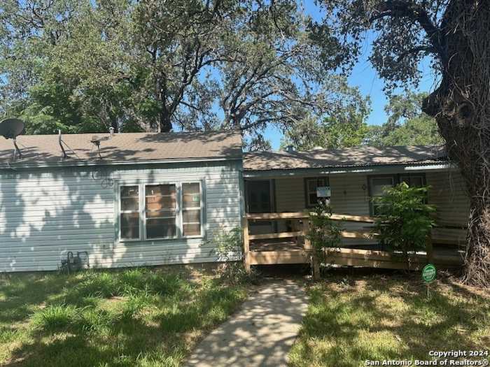 photo 1: 711 BURMEISTER ST, Pleasanton TX 78064