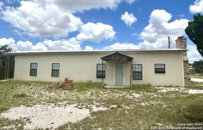 photo 2: 423 DOE TRAIL, Del Rio TX 78840