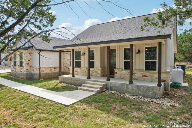 photo 2: 910 SHELLY DR, Canyon Lake TX 78133