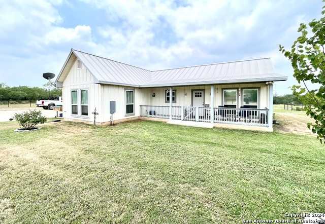 photo 1: 977 Private Road 1688, Moore TX 78057