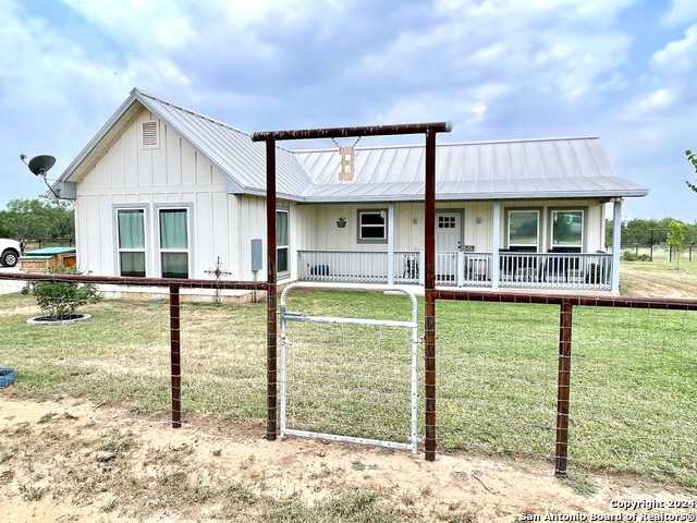 photo 3: 977 Private Road 1688, Moore TX 78057