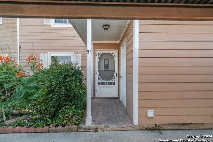 photo 1: 7322 OAK MANOR DR Unit 51, San Antonio TX 78229