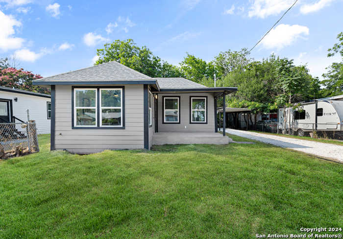 photo 2: 631 W THEO AVE, San Antonio TX 78225