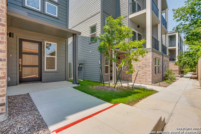 photo 2: 415 IRA AVE Unit 2101, San Antonio TX 78209