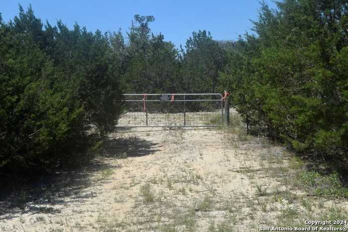 photo 2: 6270 FM 3240, Bandera TX 78003