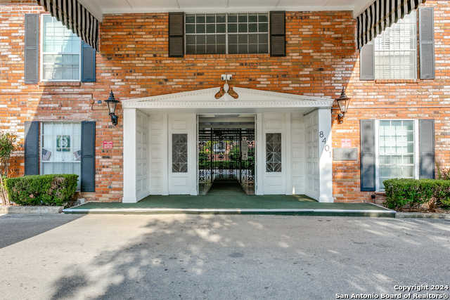 photo 1: 8401 N NEW BRAUNFELS AVE Unit 105, San Antonio TX 78209