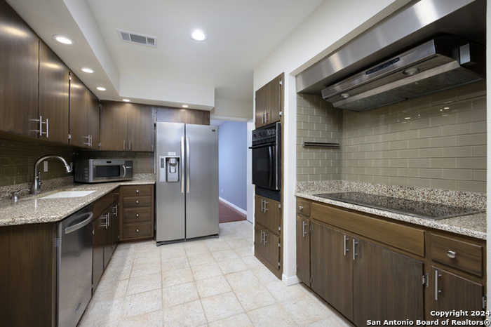 photo 1: 7500 Callaghan Rd Unit 304, San Antonio TX 78229