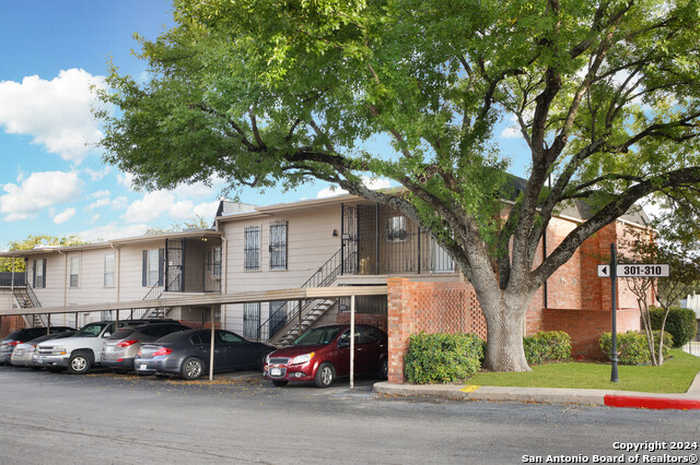 photo 2: 7500 Callaghan Rd Unit 304, San Antonio TX 78229