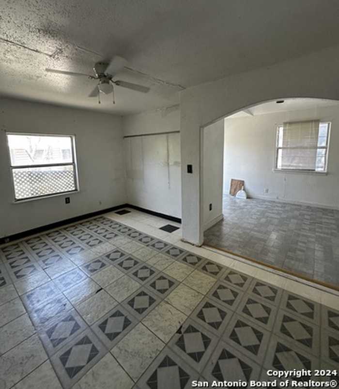 photo 2: 1210 W SUMMIT AVE, San Antonio TX 78201