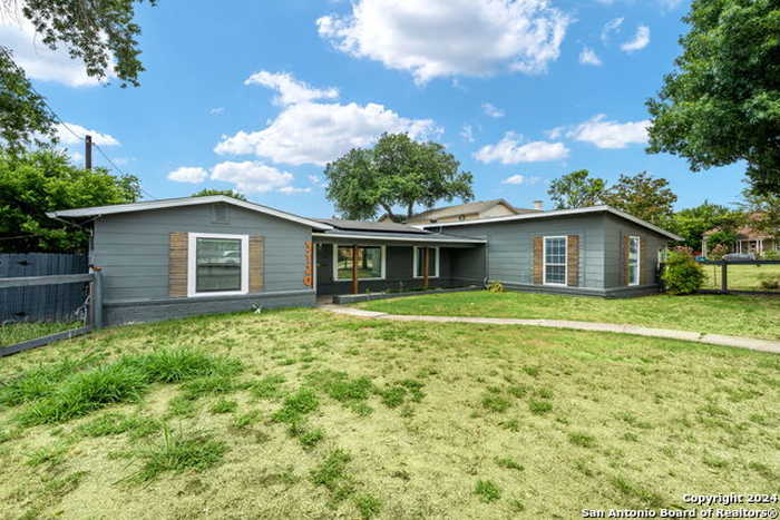 photo 2: 3120 W ASHBY PL, San Antonio TX 78228