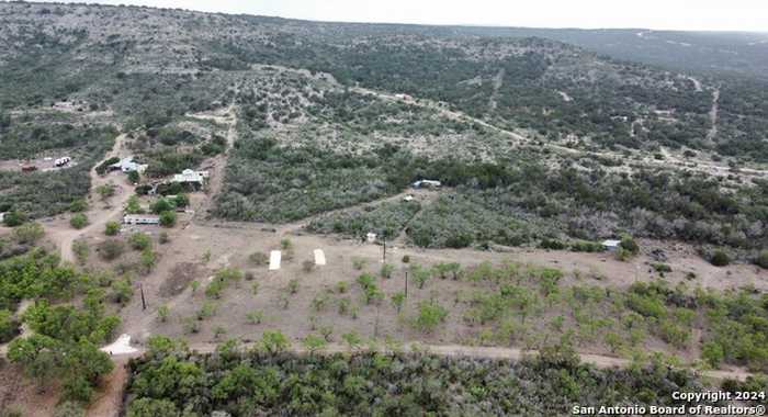 photo 2: 228 private road 2431, Uvalde TX 78801