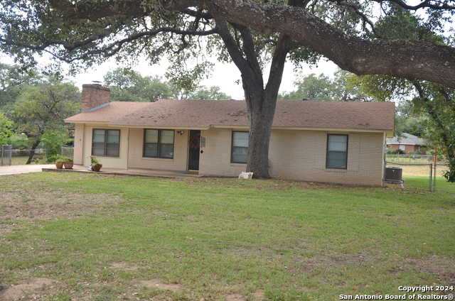 photo 3: 522 WILLIAMSBURG RD, Devine TX 78016