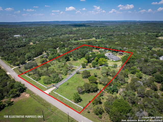 photo 3: 1350 WHISPERING WOODS TRL, New Braunfels TX 78132