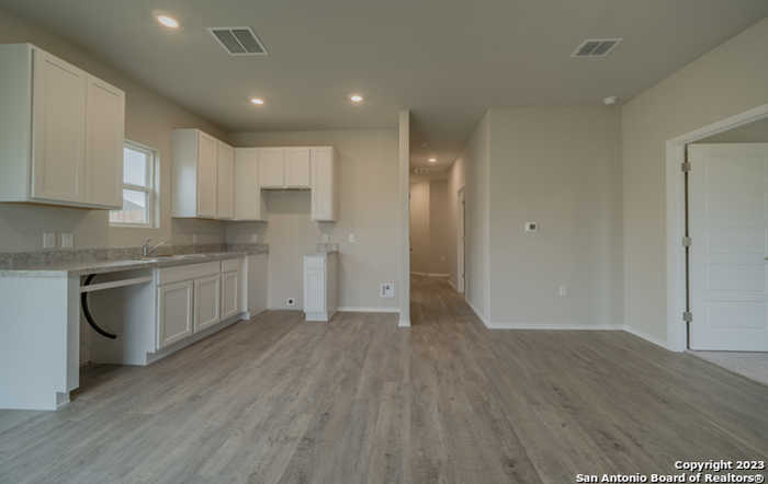 photo 4: 5711 Coopers Crossing, San Antonio TX 78222