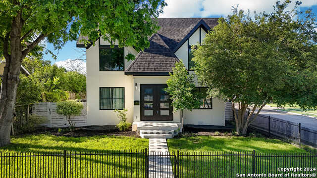 photo 2: 300 Queen Anne Ct, San Antonio TX 78209