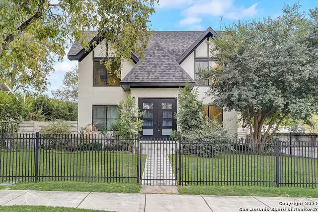 photo 3: 300 Queen Anne Ct, San Antonio TX 78209