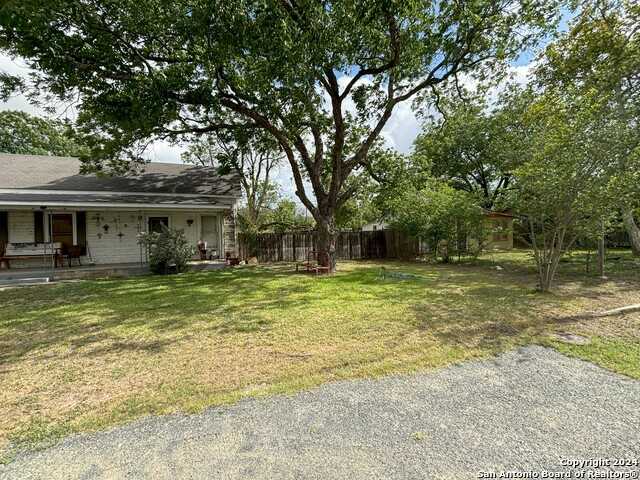 photo 3: 409 May St, Sabinal TX 78881