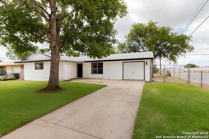 photo 1: 5202 VILLAGE ROW, San Antonio TX 78218