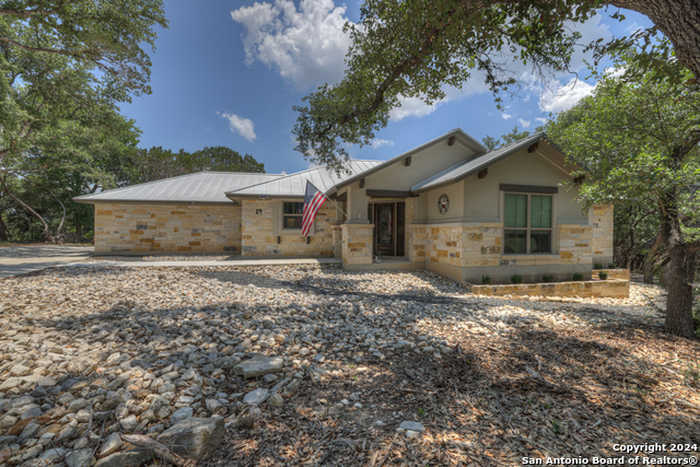 photo 1: 120 Sierra Way, Canyon Lake TX 78133