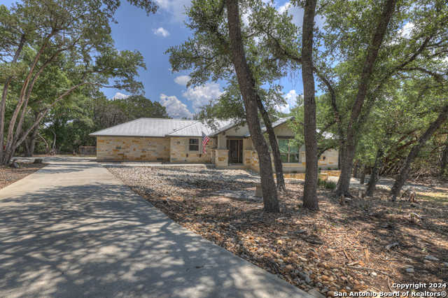 photo 2: 120 Sierra Way, Canyon Lake TX 78133