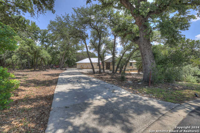 photo 3: 120 Sierra Way, Canyon Lake TX 78133