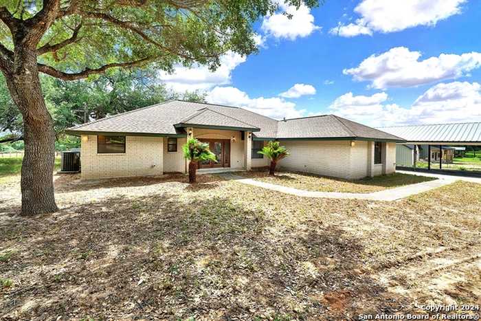 photo 1: 902 Eagle Creek Dr., Floresville TX 78114