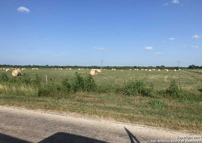 photo 7: 117 COUNTY ROAD 117, Floresville TX 78114