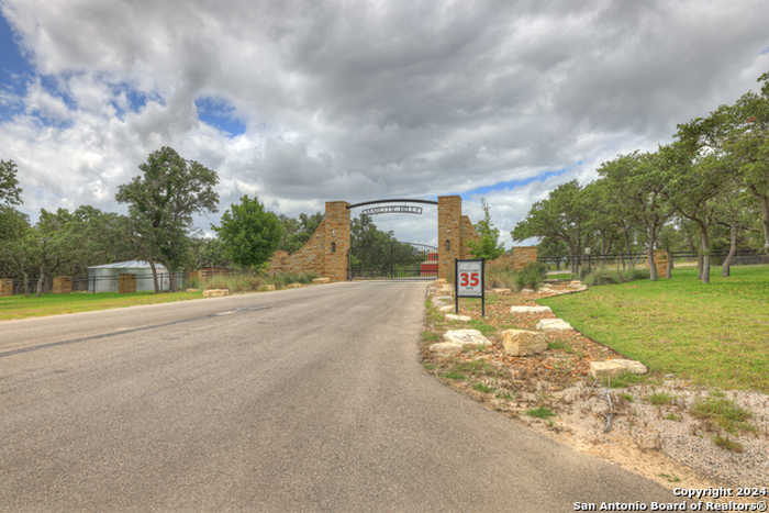 photo 2: 85 majestic hills, Blanco TX 78606