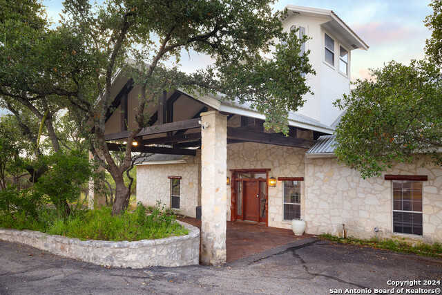 photo 3: 1042 FLAGSTONE DR, San Antonio TX 78260