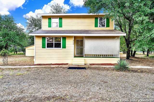 photo 1: 802 Eagle Creek Dr, Floresville TX 78114