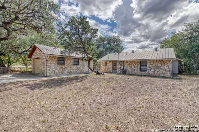 photo 3: 31 LAUREL LN, ConCan TX 78838