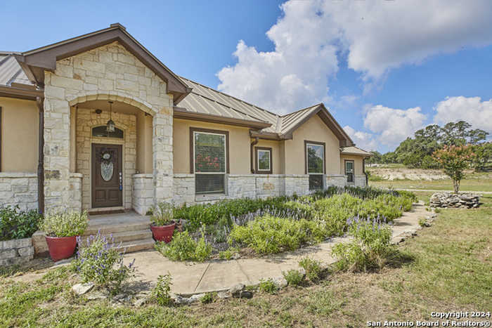 photo 2: 362 CONEFLOWER DR, Spring Branch TX 78070