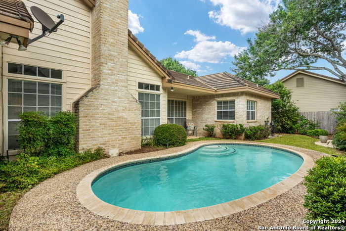 photo 1: 6 CHELTENHAM CT, San Antonio TX 78218