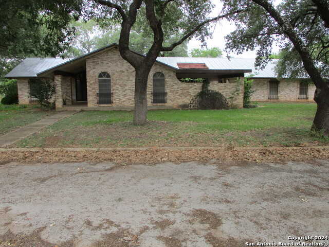 photo 1: 401 N Mesquite, Pearsall TX 78061