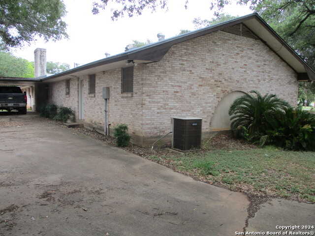 photo 3: 401 N Mesquite, Pearsall TX 78061