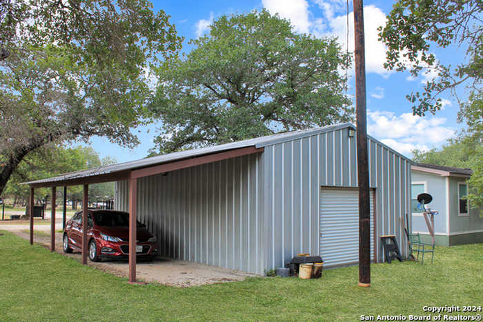 photo 2: 1214 Eagle Creek Drive, Floresville TX 78114