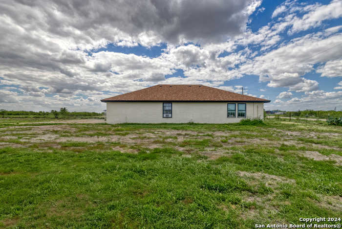 photo 2: 890 Suncatcher Way, Eagle Pass TX 78852