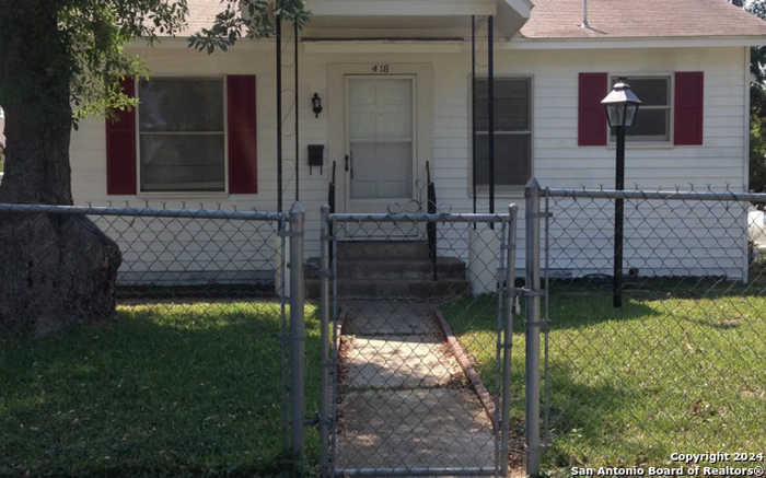 photo 1: 418 LINARES ST, San Antonio TX 78225