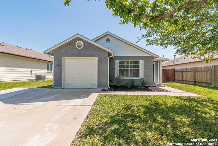 photo 1: 3409 SABRINA ST, Seguin TX 78155