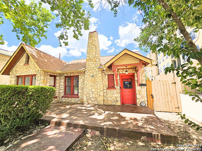 photo 2: 805 E ASHBY PL, San Antonio TX 78212